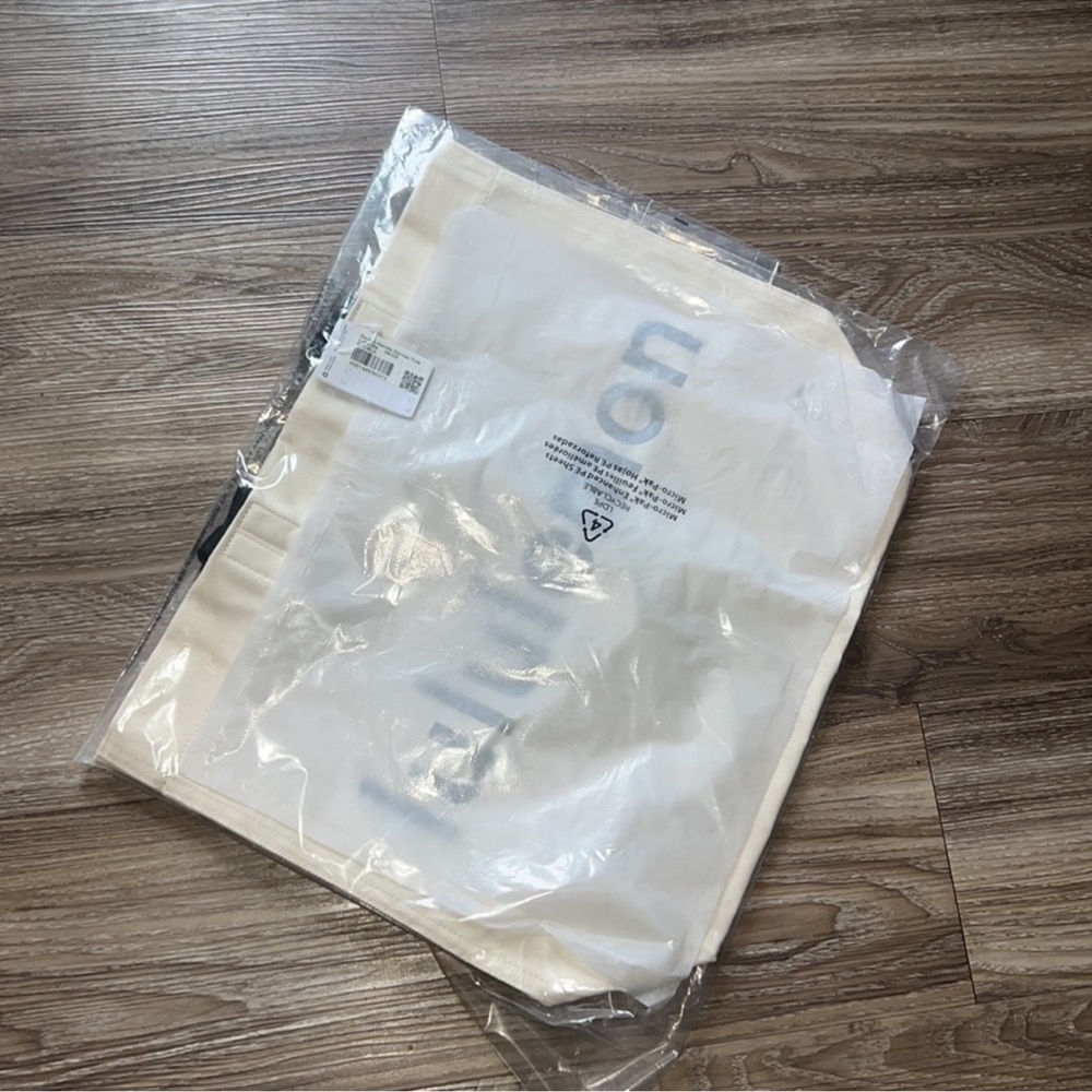 Lululemon Athletica Cream and Black Tote Bag - Picture 3 of 4